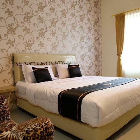 Oyo 1616 Hotel Central City 2 Tanjung Pandan Buitenkant foto