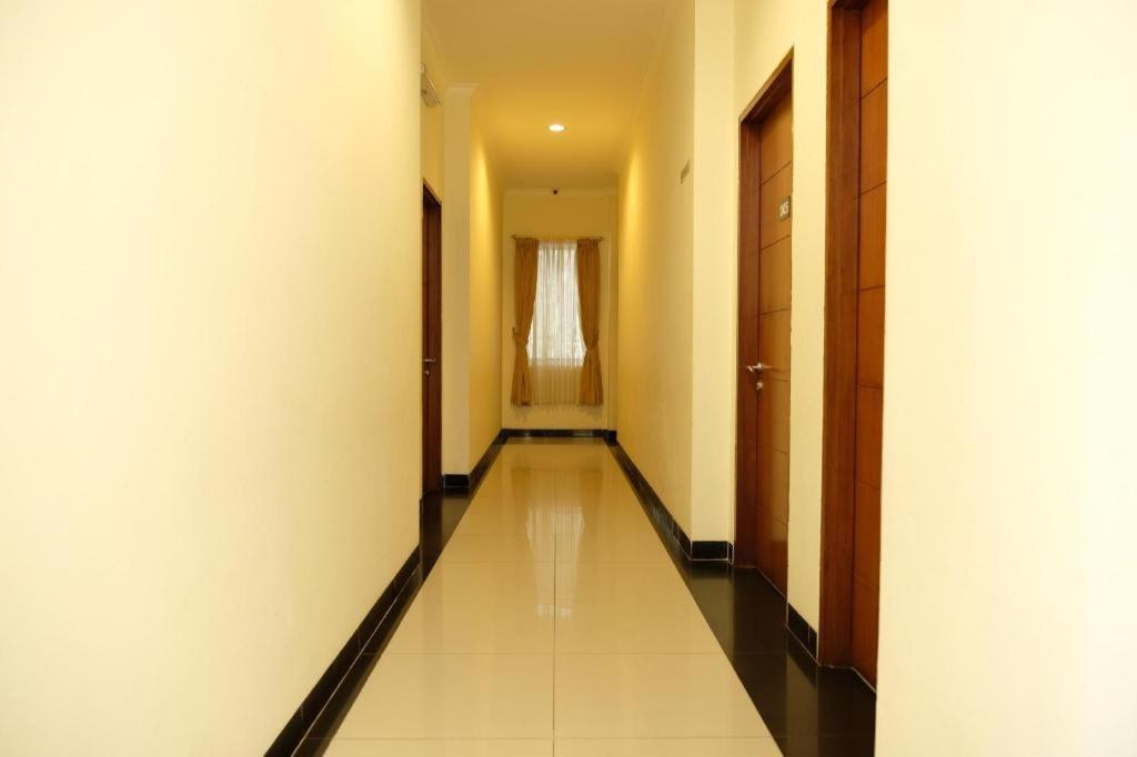 Oyo 1616 Hotel Central City 2 Tanjung Pandan Buitenkant foto