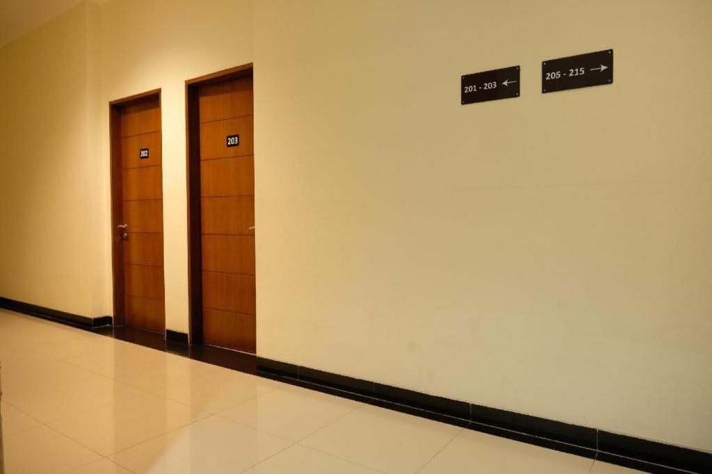 Oyo 1616 Hotel Central City 2 Tanjung Pandan Buitenkant foto