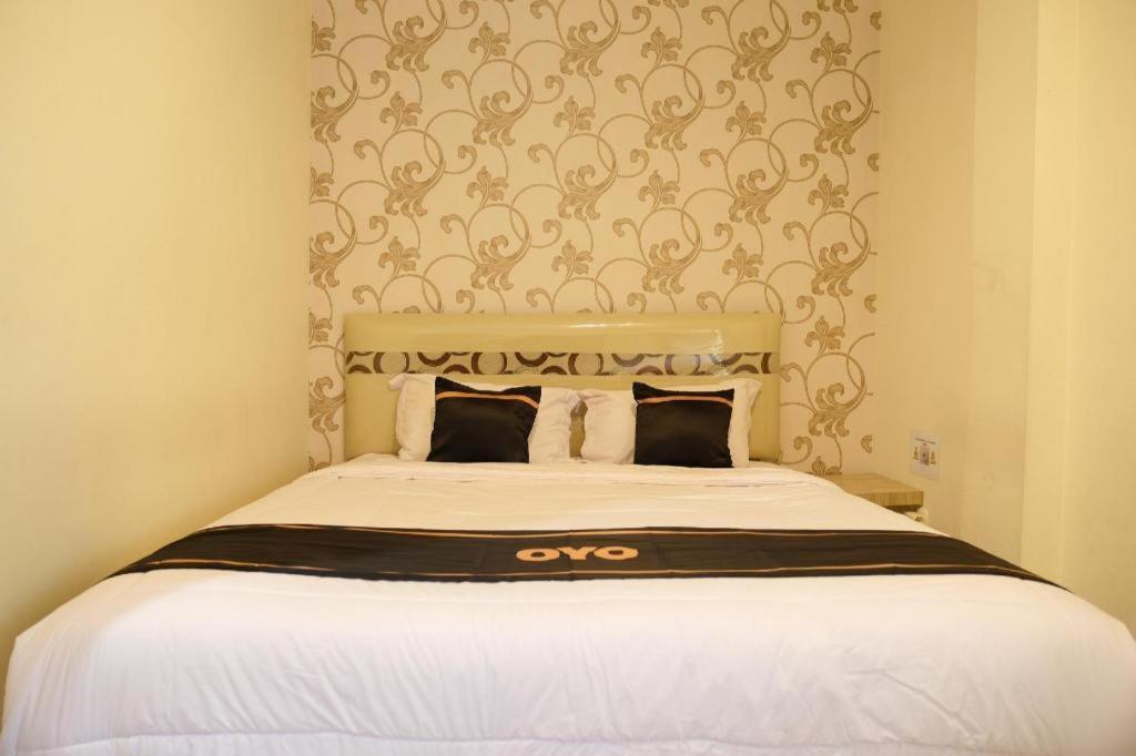 Oyo 1616 Hotel Central City 2 Tanjung Pandan Buitenkant foto