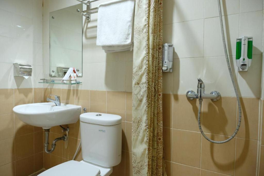 Oyo 1616 Hotel Central City 2 Tanjung Pandan Buitenkant foto