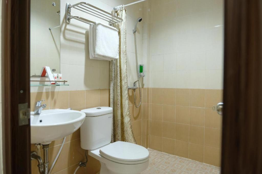 Oyo 1616 Hotel Central City 2 Tanjung Pandan Buitenkant foto