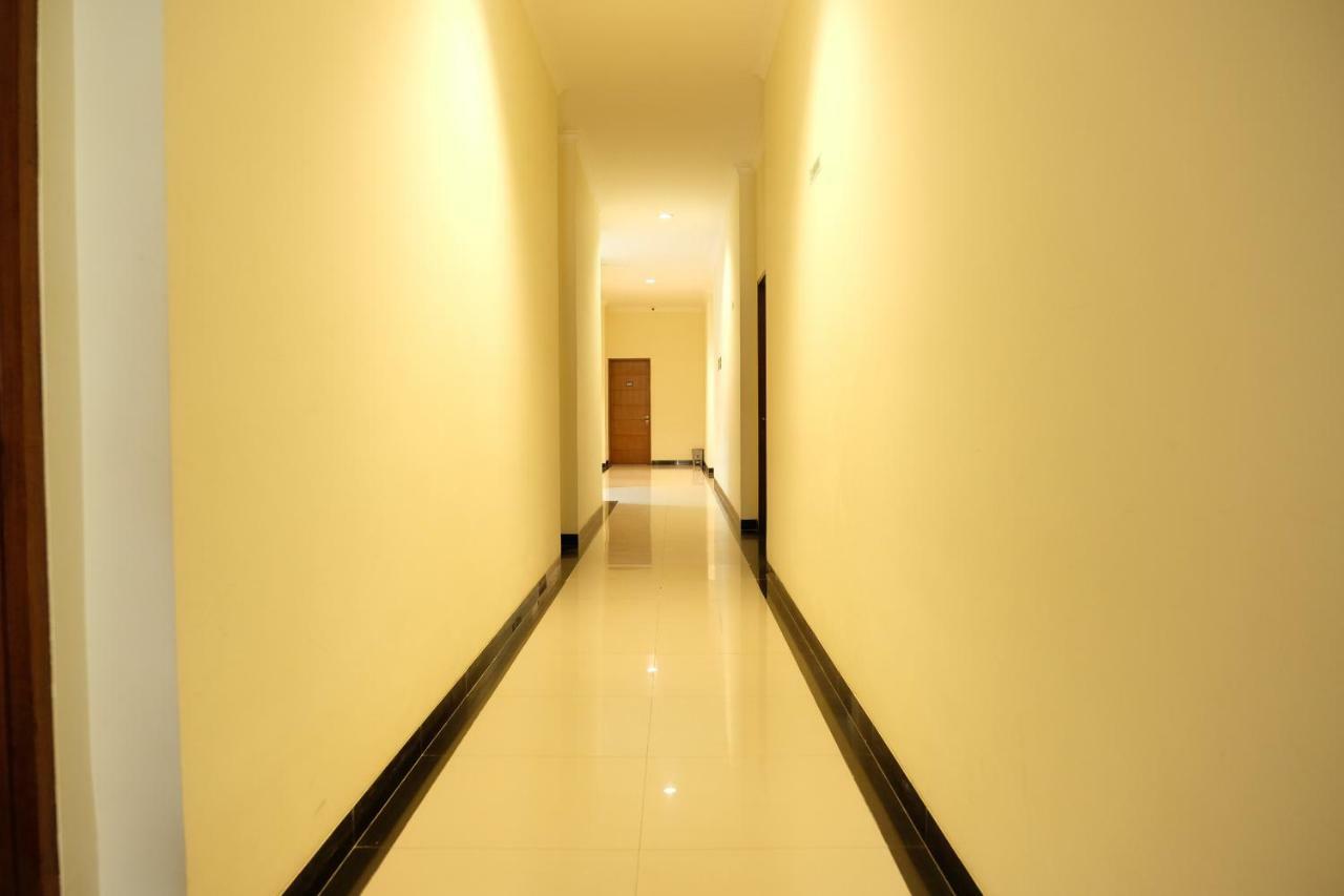 Oyo 1616 Hotel Central City 2 Tanjung Pandan Buitenkant foto