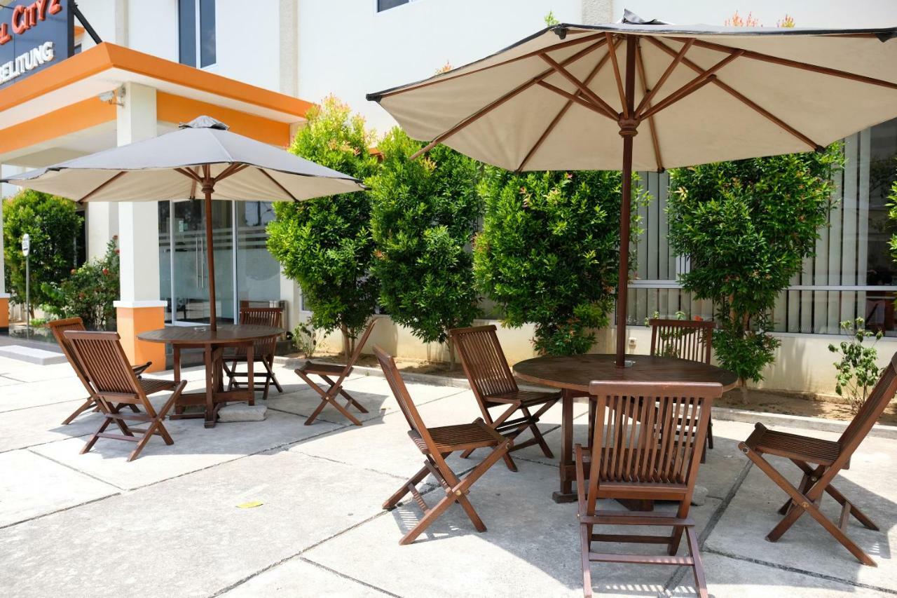 Oyo 1616 Hotel Central City 2 Tanjung Pandan Buitenkant foto