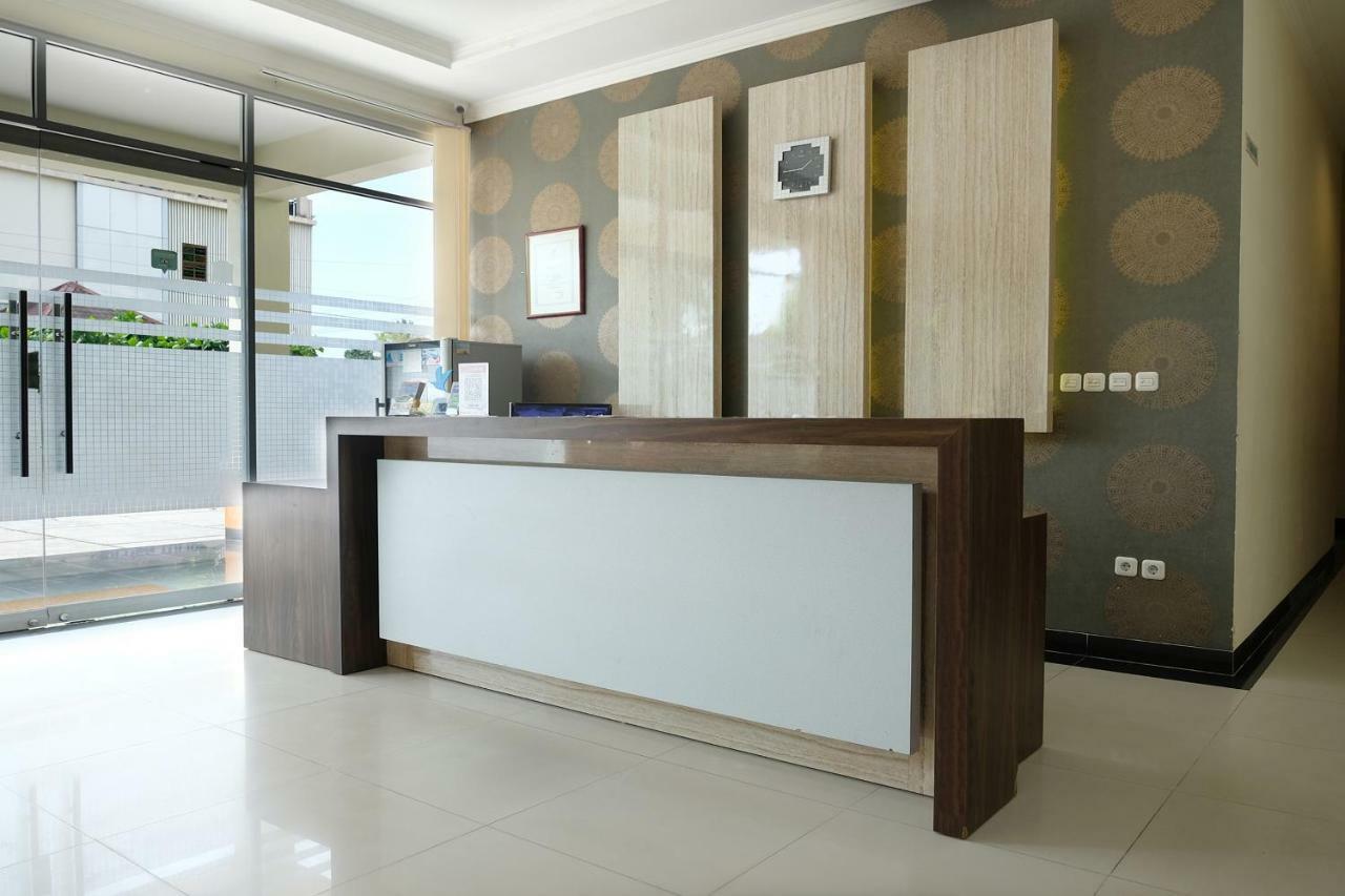Oyo 1616 Hotel Central City 2 Tanjung Pandan Buitenkant foto