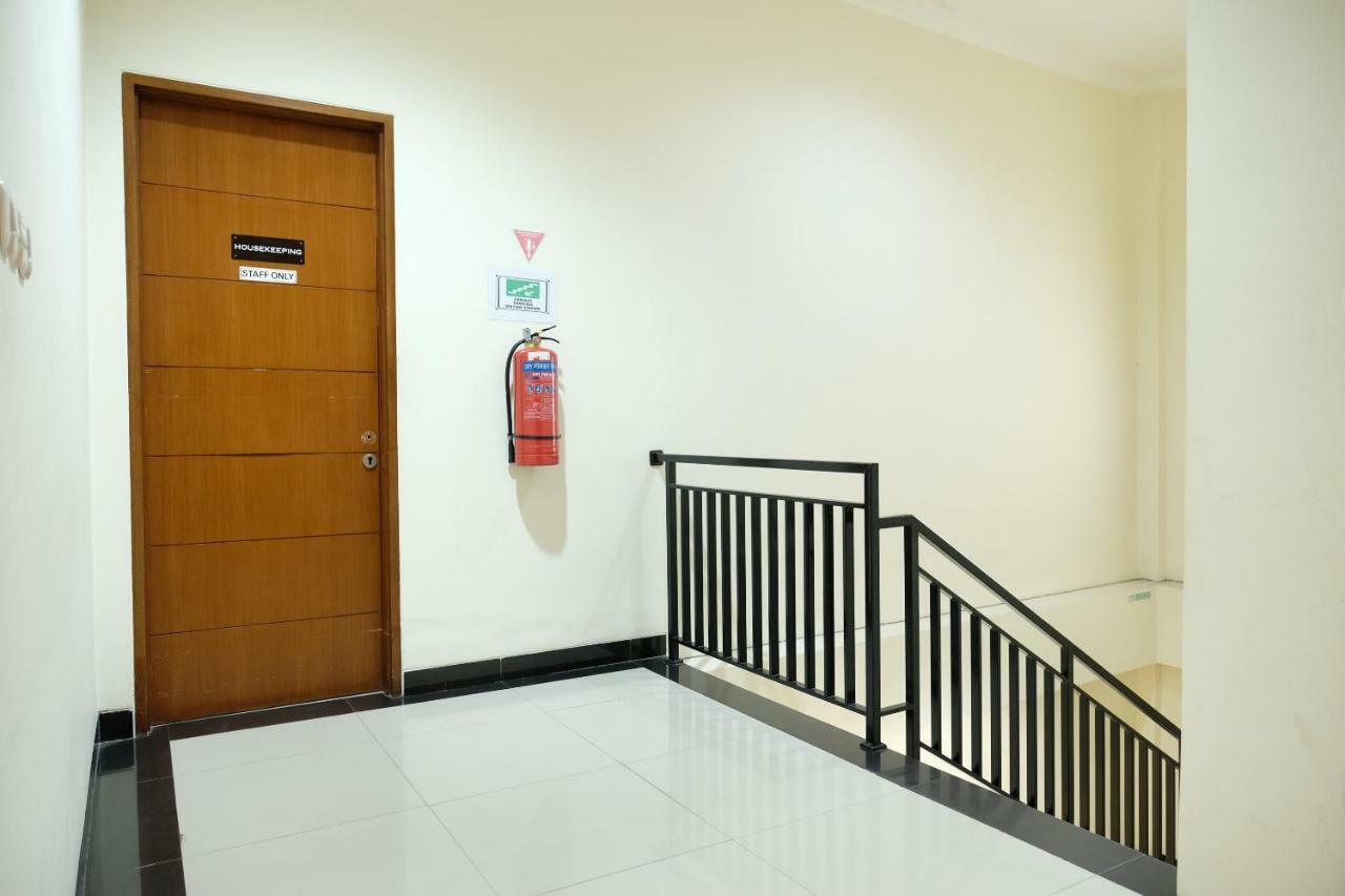 Oyo 1616 Hotel Central City 2 Tanjung Pandan Buitenkant foto