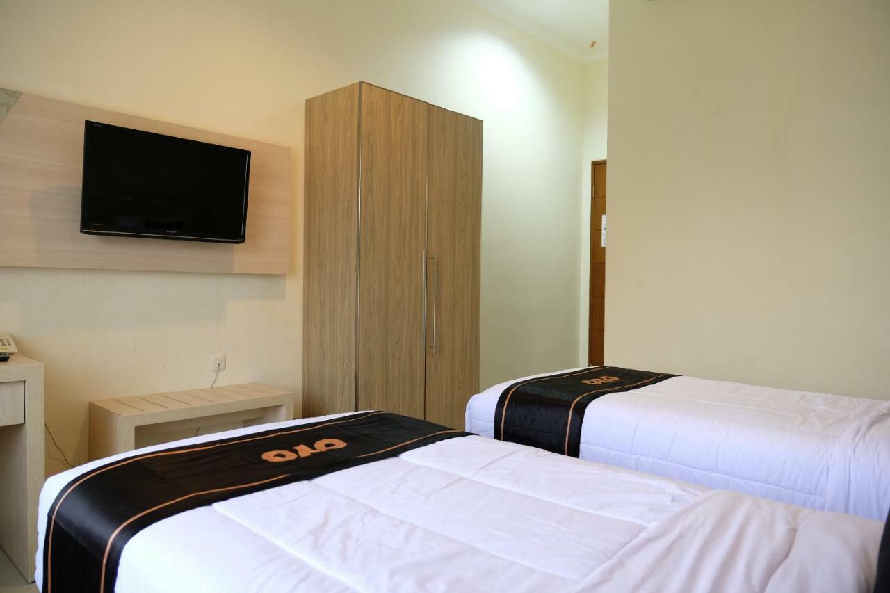 Oyo 1616 Hotel Central City 2 Tanjung Pandan Buitenkant foto