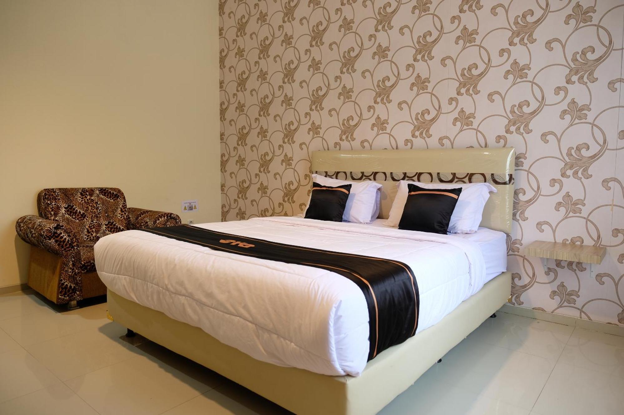 Oyo 1616 Hotel Central City 2 Tanjung Pandan Buitenkant foto