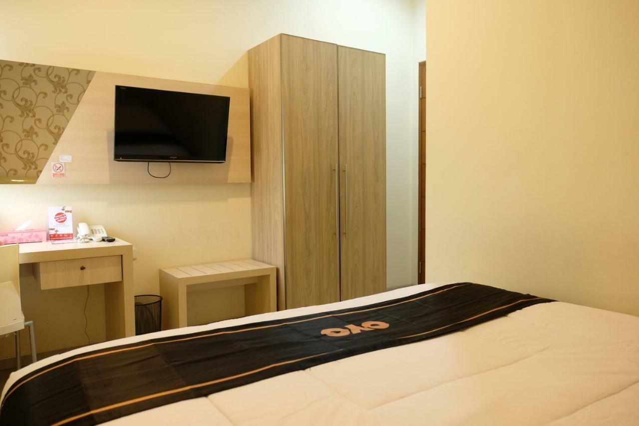 Oyo 1616 Hotel Central City 2 Tanjung Pandan Buitenkant foto