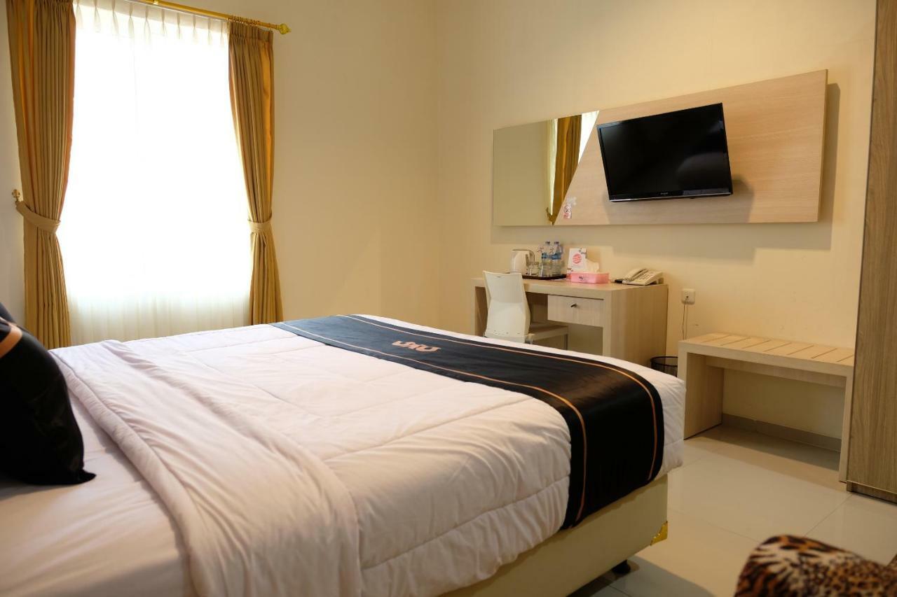 Oyo 1616 Hotel Central City 2 Tanjung Pandan Buitenkant foto