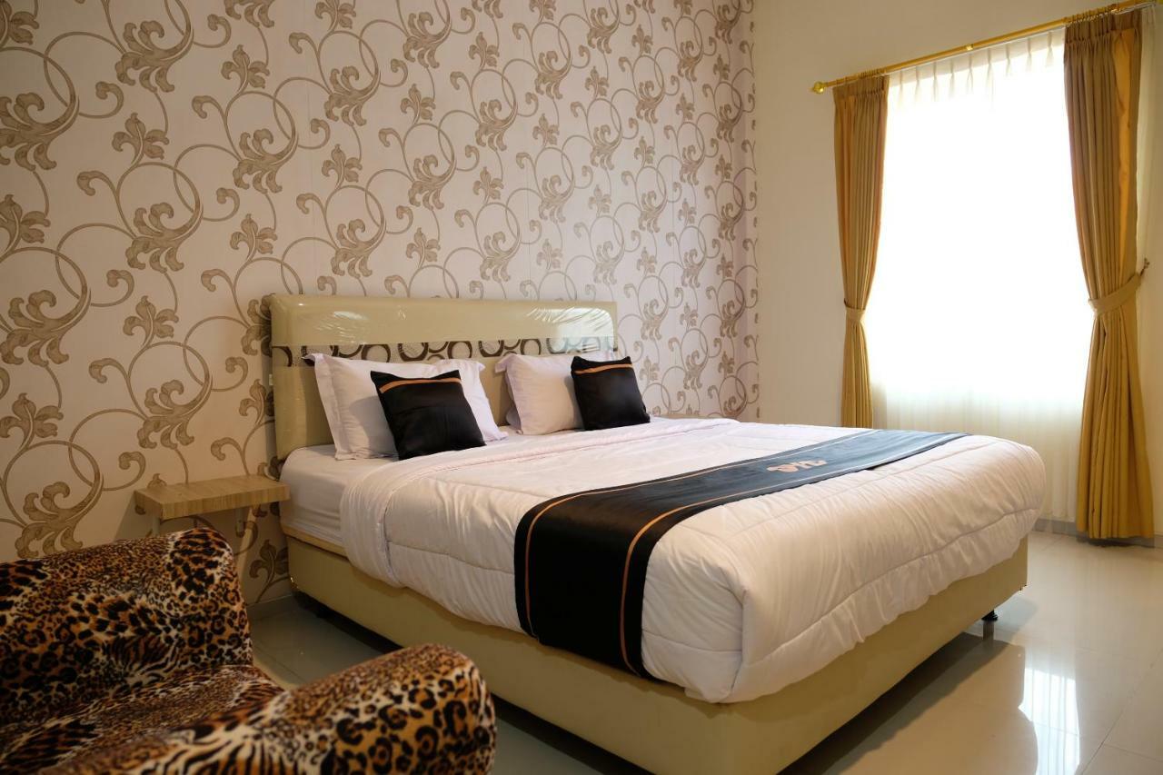Oyo 1616 Hotel Central City 2 Tanjung Pandan Buitenkant foto