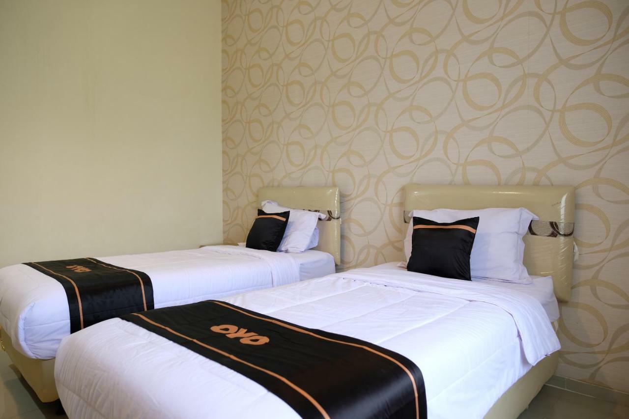 Oyo 1616 Hotel Central City 2 Tanjung Pandan Buitenkant foto