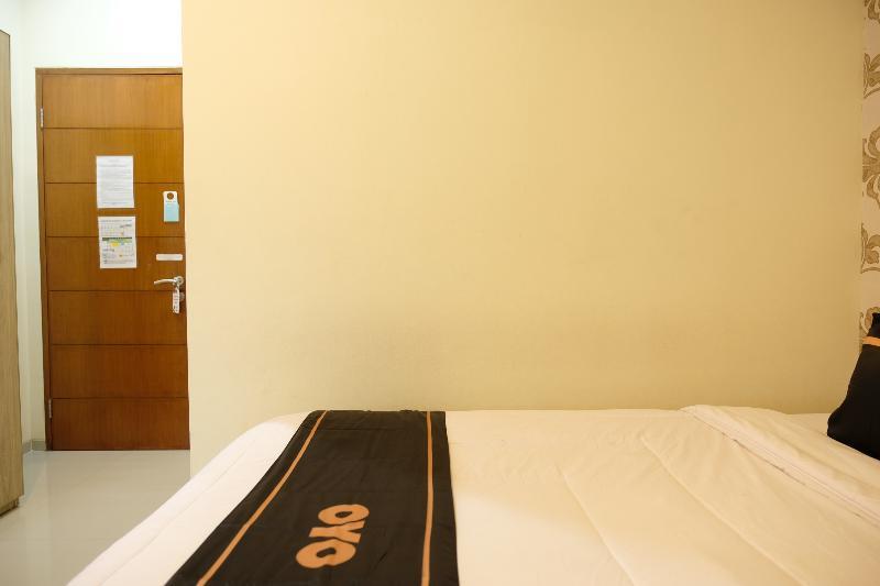 Oyo 1616 Hotel Central City 2 Tanjung Pandan Buitenkant foto