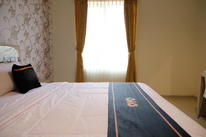 Oyo 1616 Hotel Central City 2 Tanjung Pandan Buitenkant foto