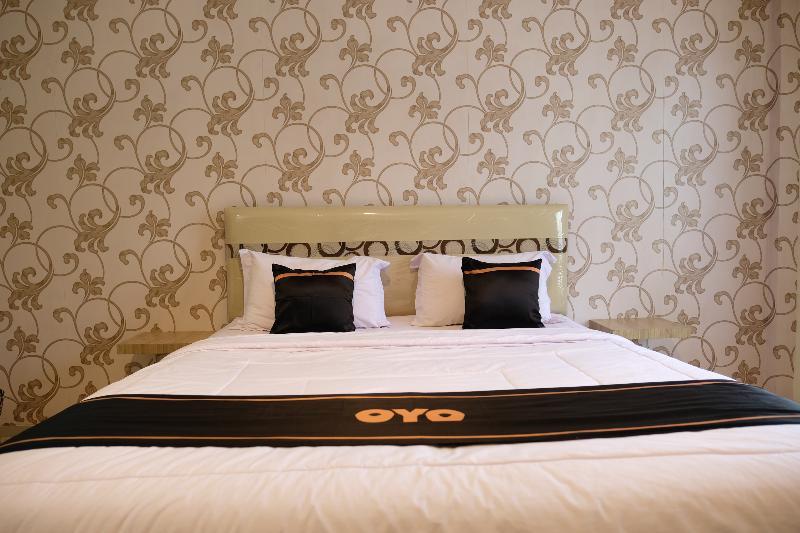 Oyo 1616 Hotel Central City 2 Tanjung Pandan Buitenkant foto