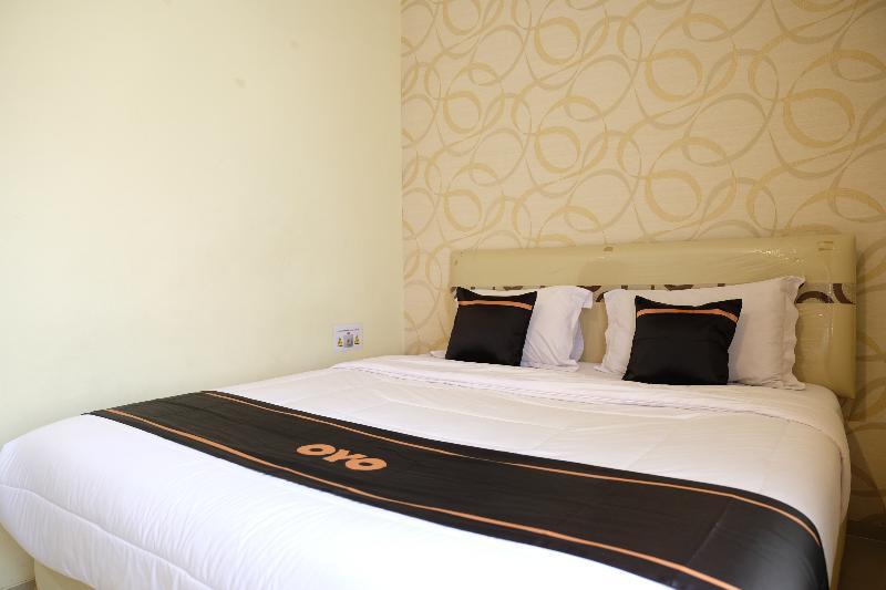 Oyo 1616 Hotel Central City 2 Tanjung Pandan Buitenkant foto
